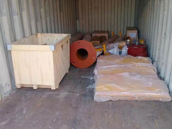 为厄瓜多尔客户制作的起重机，顺利装柜完成，发往海外！(图4)